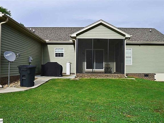 3rd image of 121 Northway Dr