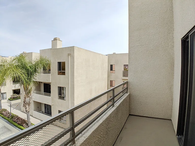 428 Hawthorne St — Photo 32