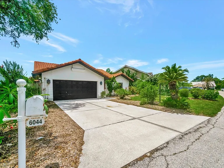 6044 Marella Dr — Photo 3