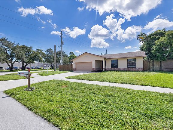 3rd image of 2404 SW 12th Court