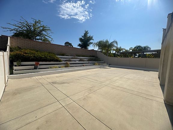 5th image of 31540 Sweetwater Cir