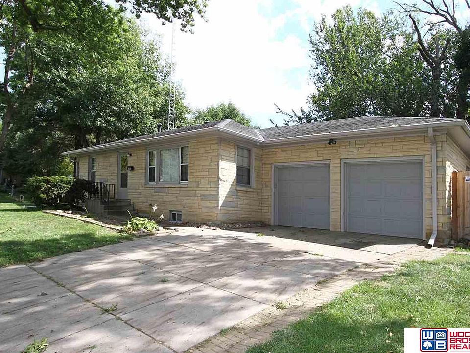 1st image of 1600 S 40th St