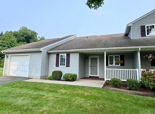 77 Dibble Hollow Ln #77, Windsor Locks, CT 06096