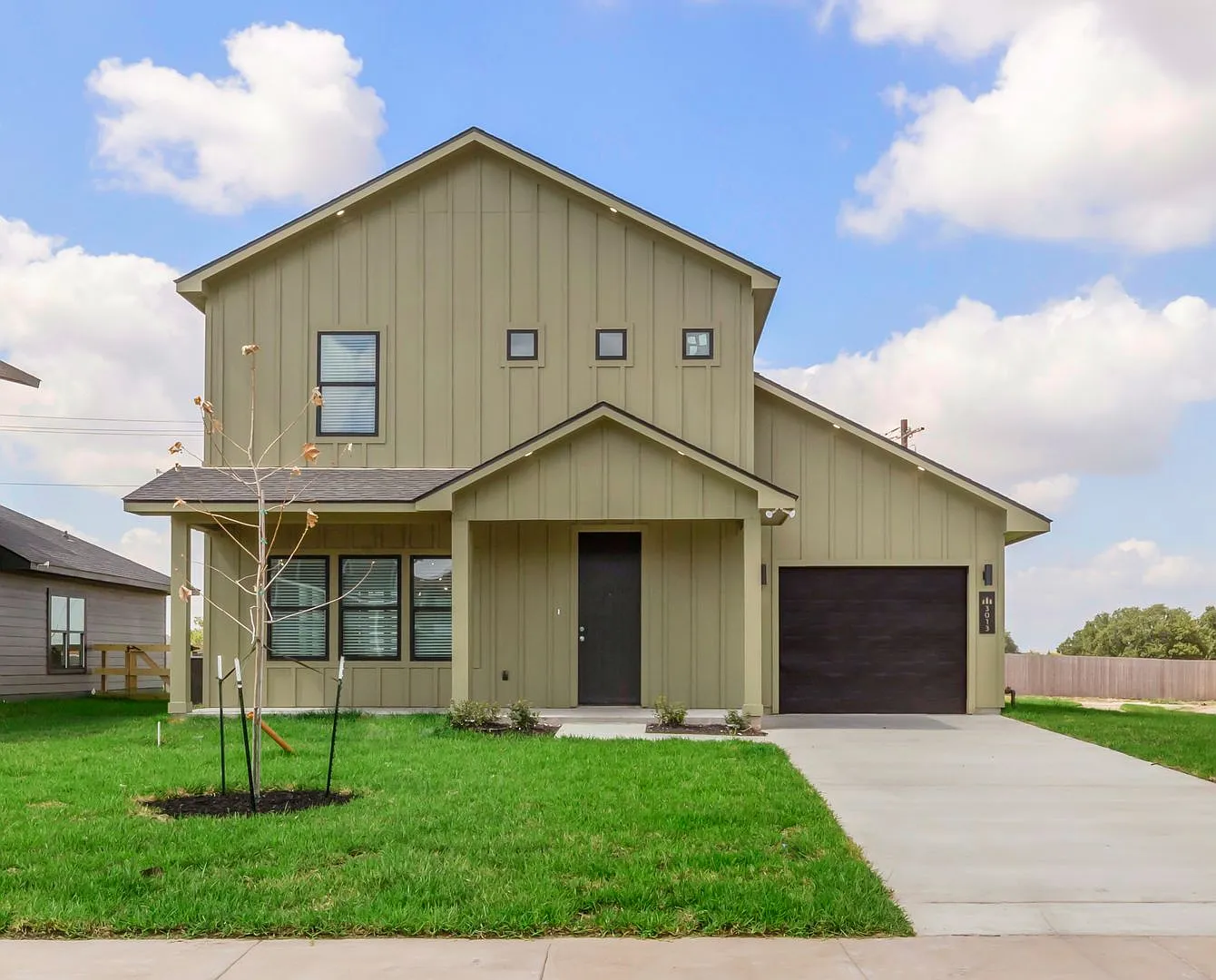 Pre-Lease Fall 2027 Luxury Home In South College Station — Photo 1