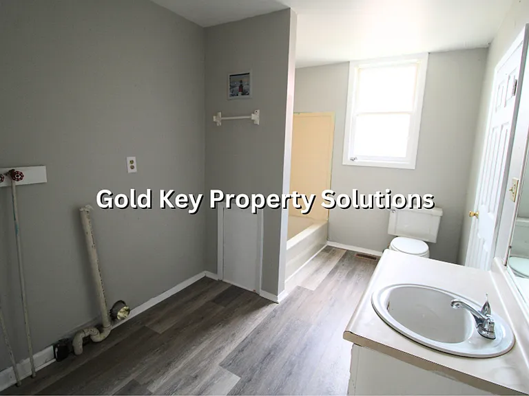 1601 N Elm St — Photo 18