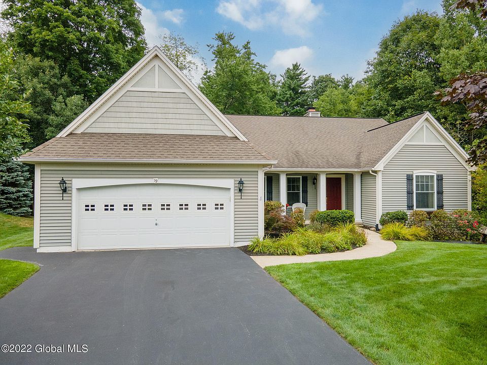 1st image of 19 Summerfield Cir