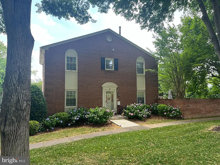 4360 Greenberry Ln — Photo 1