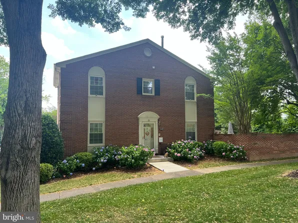4360 Greenberry Ln, Annandale, VA 22003