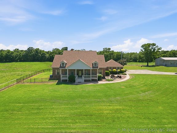 3rd image of 498 Big Horn Rd