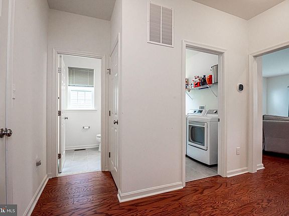 5th image of 870 Barcelona St