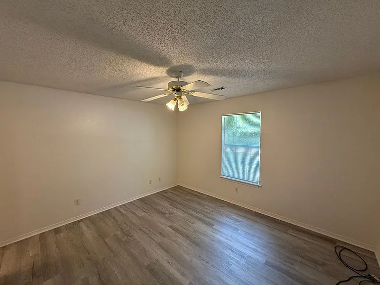 1272 N Tradition Ave — Photo 7