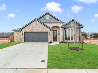 400 Chestnut Ln, Glenn Heights, TX 75154
