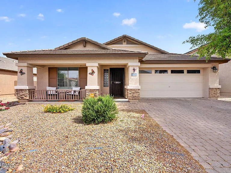 1342 E Judi Dr — Photo 2