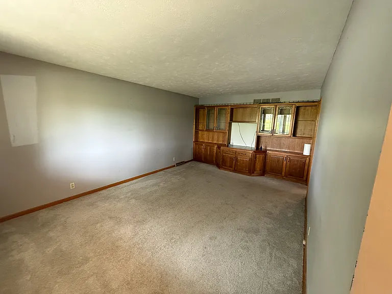 1322 S 32nd St — Photo 14