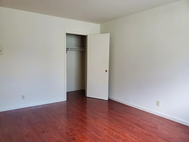 885 Burbank Dr #4 — Photo 11