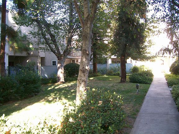 2nd image of 18411 Hatteras St Unit 141
