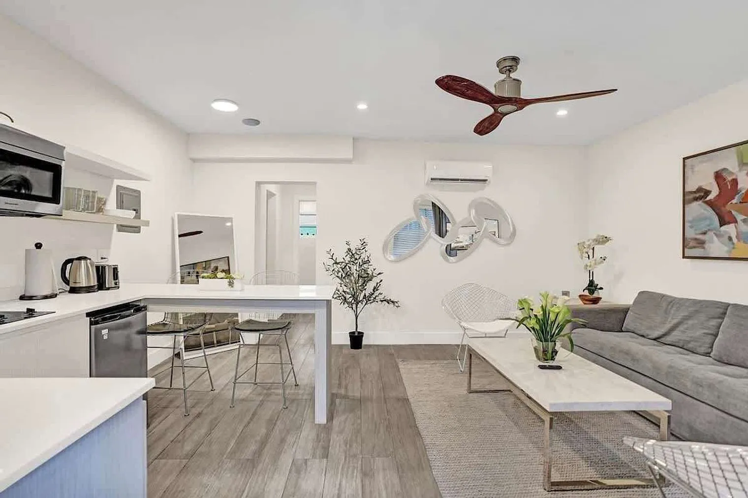 1 bed, 1.0 bath, 3229 sqft, $3,025 — Photo 2
