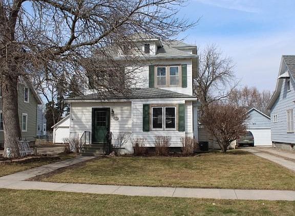 2nd image of 220 S St E