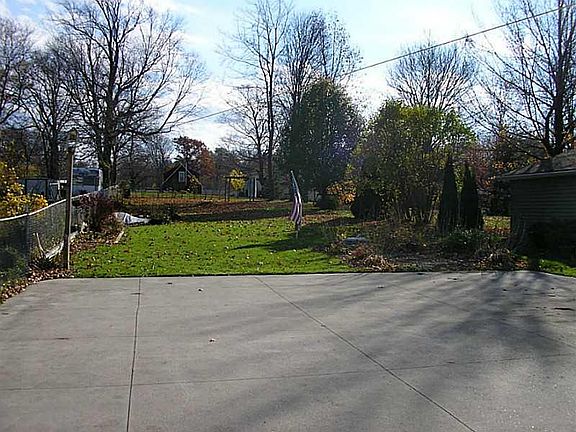 5th image of 3059 W 32nd St