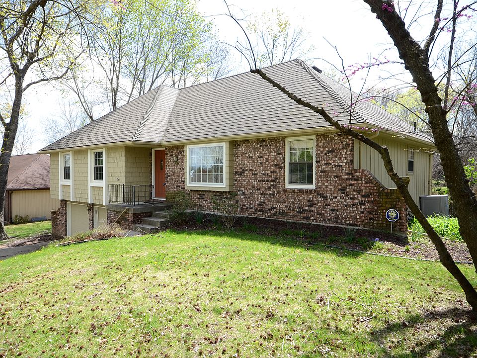 1st image of 921 N Forest Ln