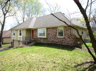 921 N Forest Ln, Liberty, MO 64068