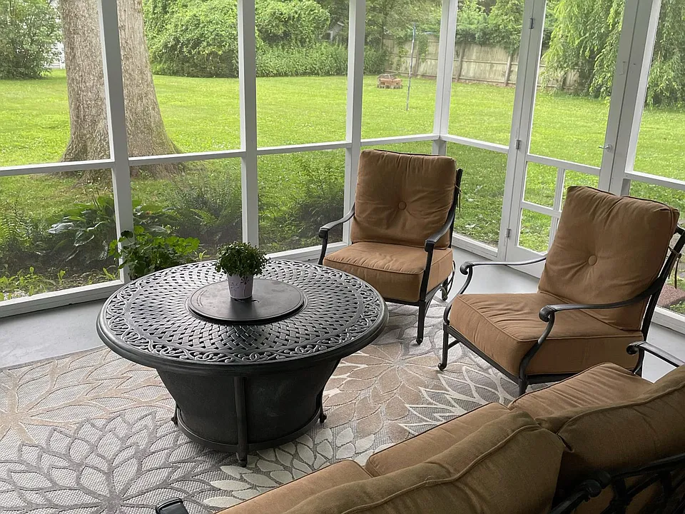 Screened-in Porch