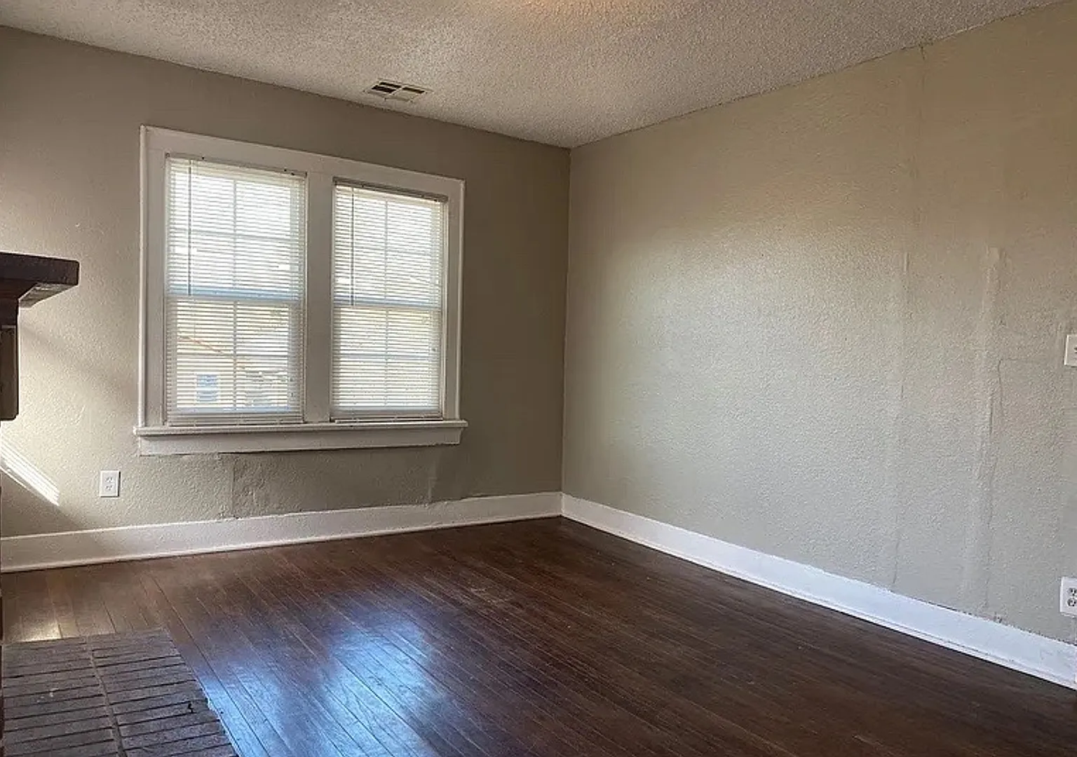 Stylish & Spacious 1-Bedroom Near Midtown & Plaza — Photo 1