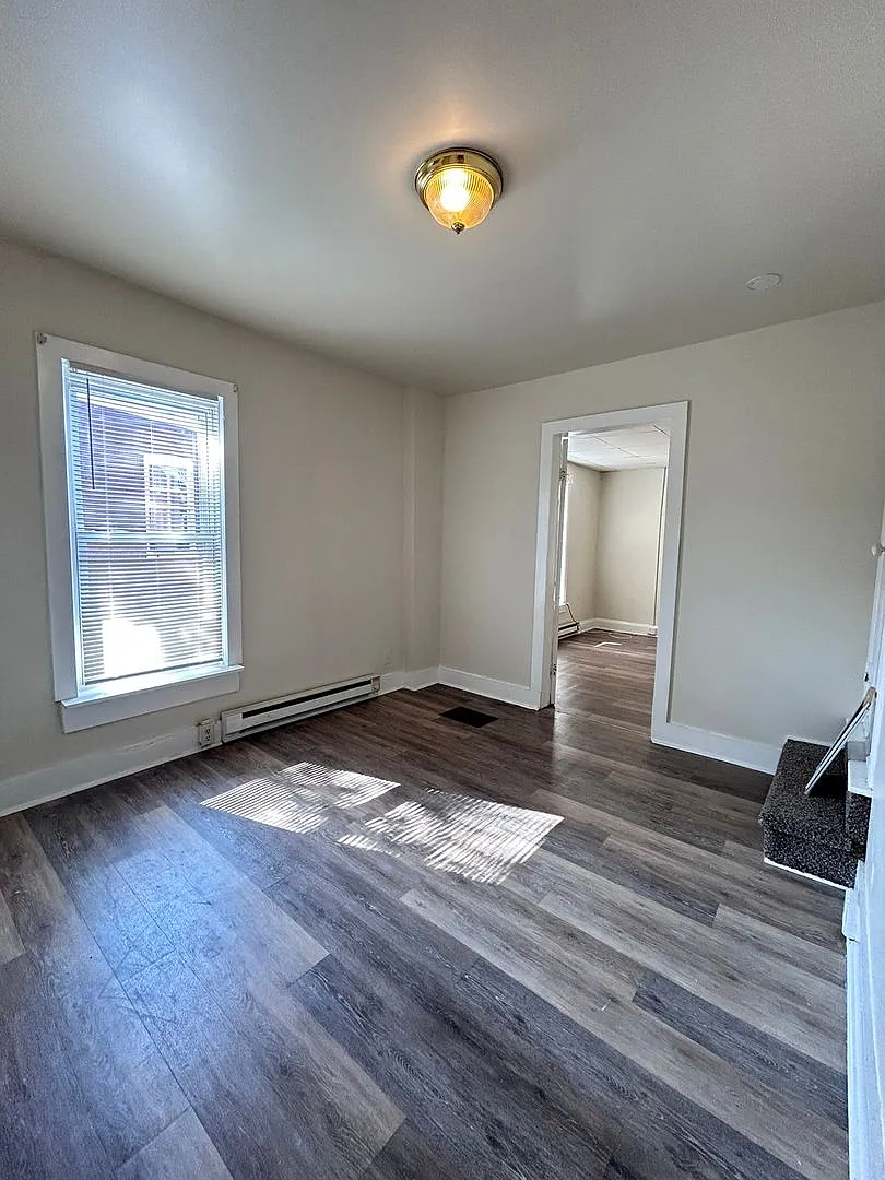 3 bedroom, 1 bath, 2 story half double house — Photo 1