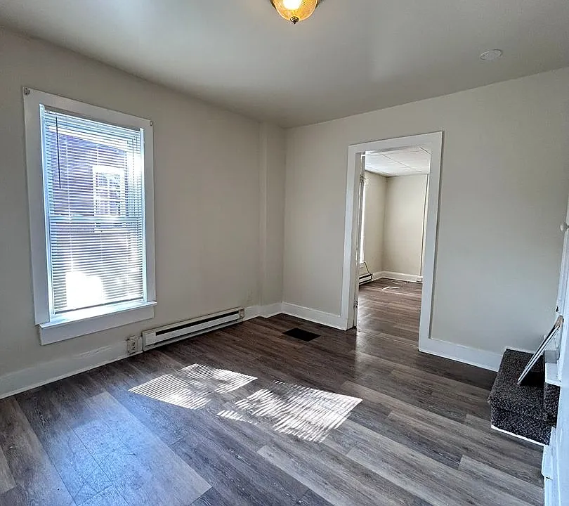 9 E Lee St