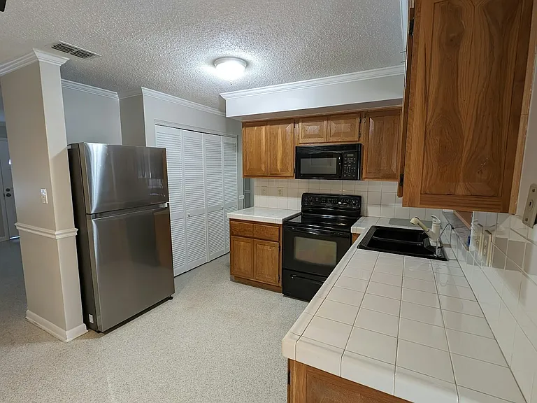 1580 Andover Dr — Photo 41