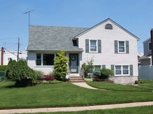 3661 Sarah Dr, Wantagh, NY 11793