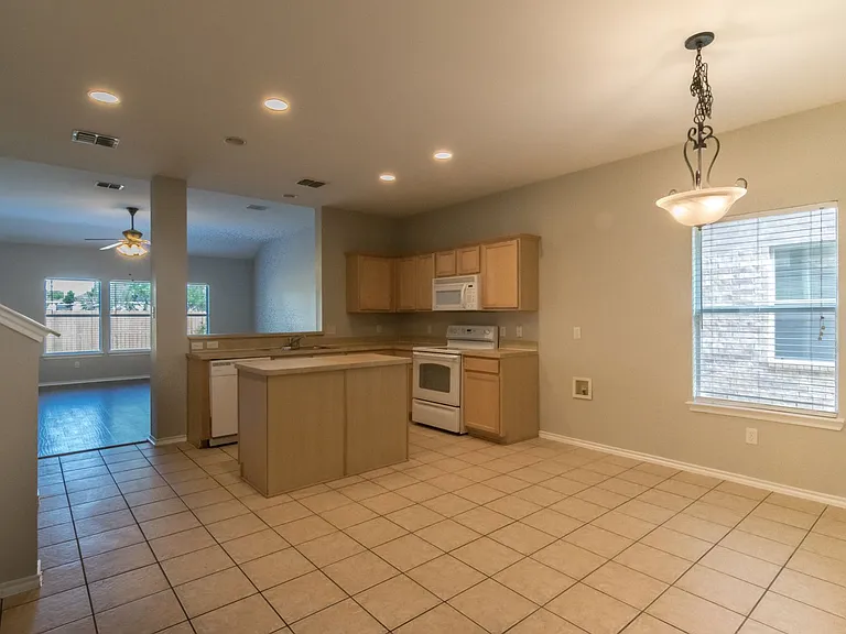 8512 Prairie Wind Trl — Photo 9