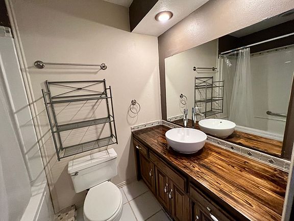 2nd image of 1805 Gingham Ln