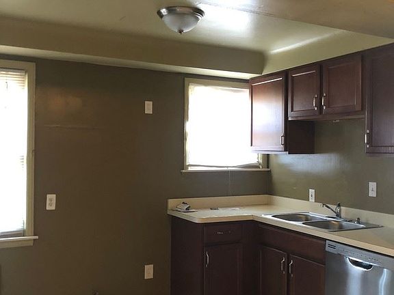 3rd image of 18524 Ashton Ave