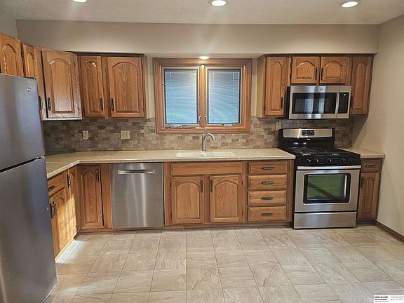 2nd image of 4909 Giles Rd