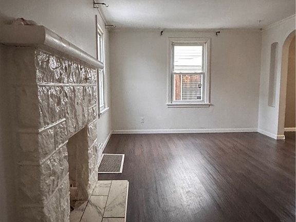 5th image of 2104 Calvin St