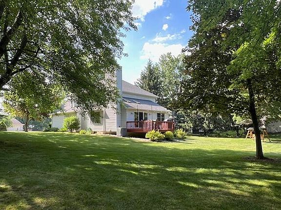 4th image of 403 Julias Pl