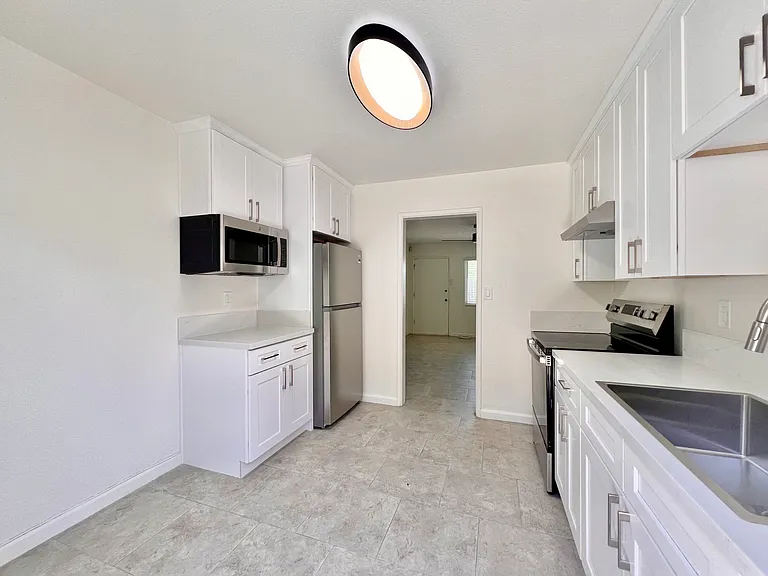 Eat-in Kitchen