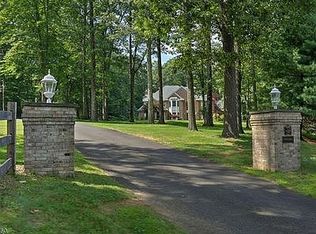 18 Coddington Ln, Tewksbury Township, NJ 07830