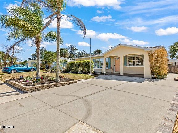 5th image of 210 Essex Dr