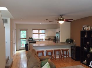 1523 W Henderson St APT B, Chicago, IL 60657