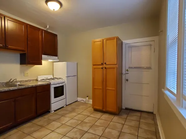 1927 E Hillcrest Ave #3, Milwaukee, WI 53207