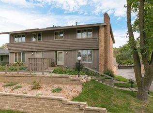 137 Windsor Ct, New Brighton, MN 55112