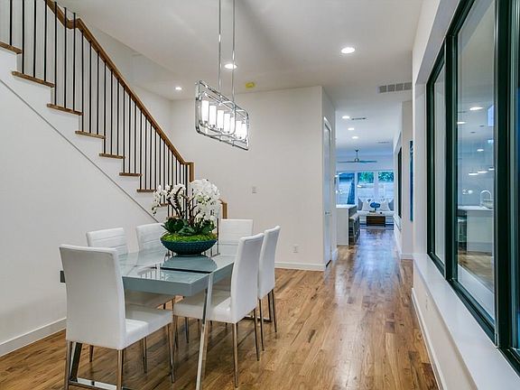 Dining at Entry