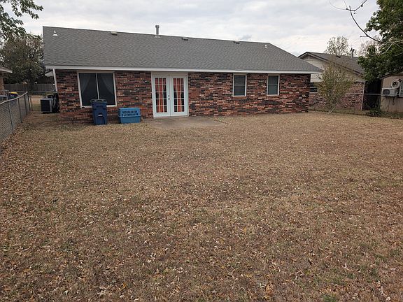 3rd image of 2721 N Park Cir