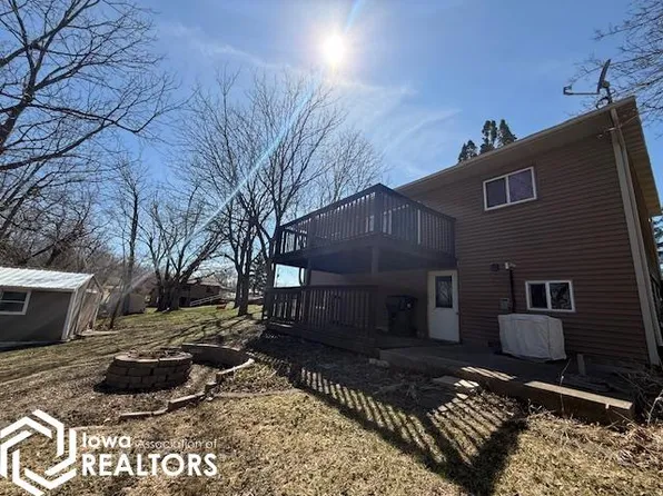 1279 Holiday Ln, Brooklyn, IA 52211