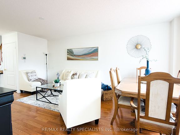 5th image of 32 Feather Reed Way