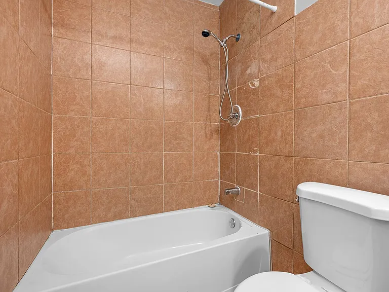 1562 N Woodyear St — Photo 30