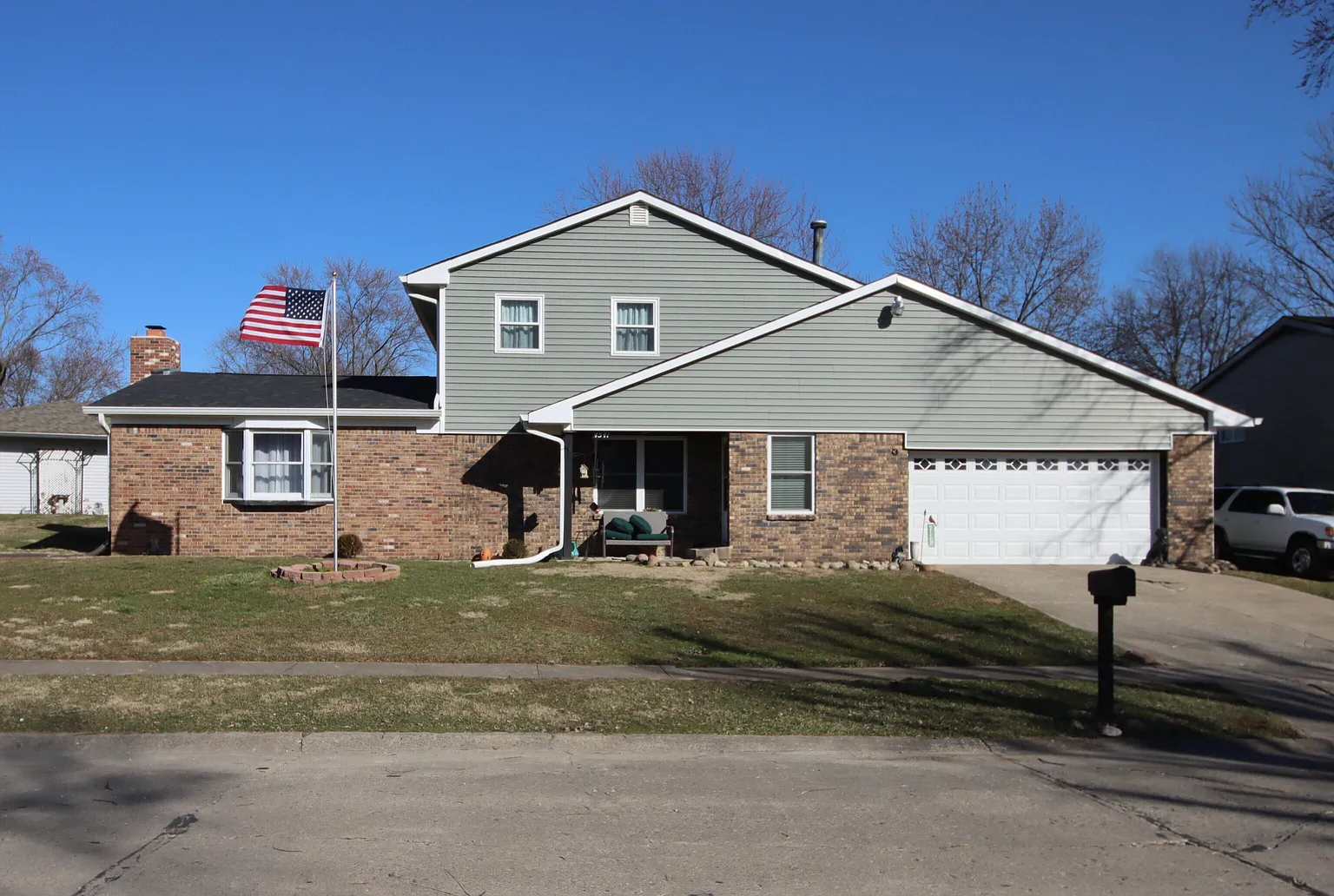 4541 Rainbow View Dr photo 1