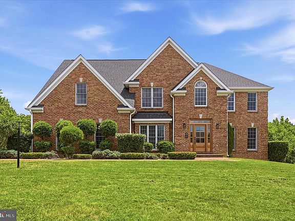 4th image of 86 Eastland Dr